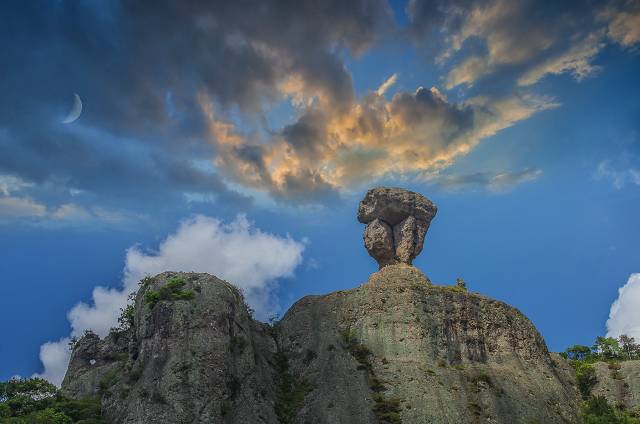 旅游 正文 说起"温岭十景"之一的石夫人峰,你一定毫不陌生,这个传载着