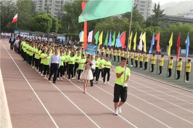 当航拍遇上西师运动会,引导员也美爆了