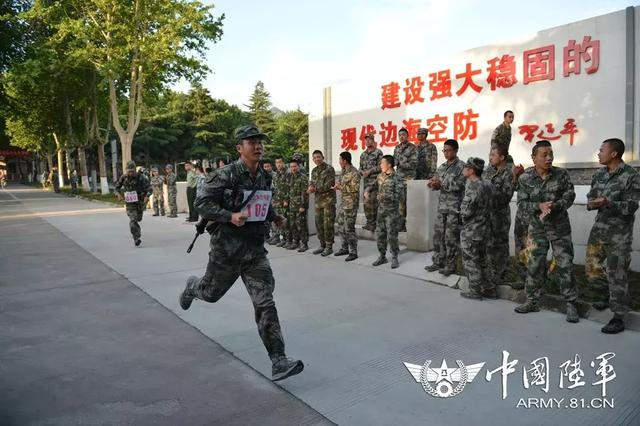 陆军边海防学院首届军事比武运动会"一触即