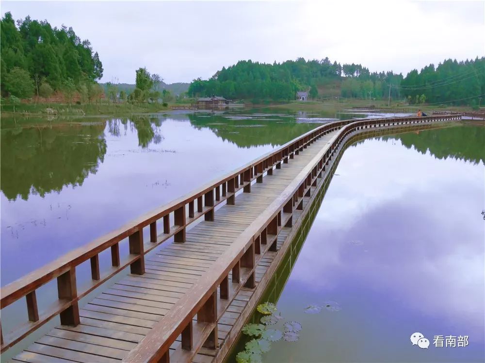 旅游 正文 八尔湖景区 湖湾隐花谷,绿岛藏新娘 遇见八尔湖,有情有缘在