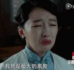 偶然看到杨紫在《天战之白蛇传说》中一边拍打空气一边崩溃大哭的动态