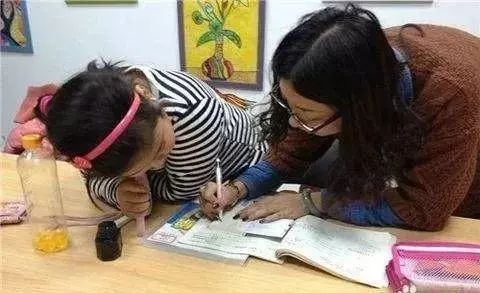 潇湘晨报:批作业和值日保洁不是家长的义务