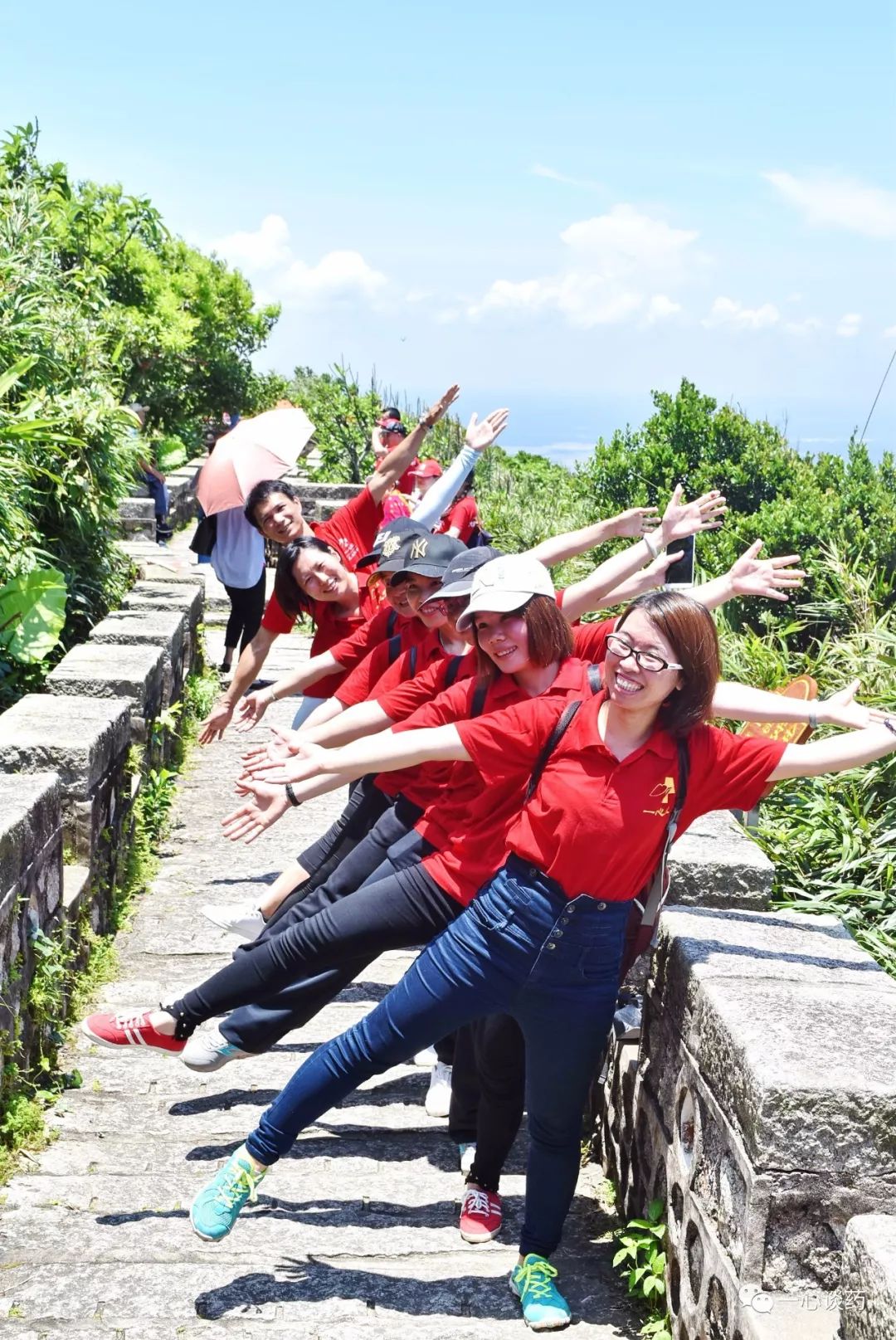 【今日头条】海南公司组织团队登山活动