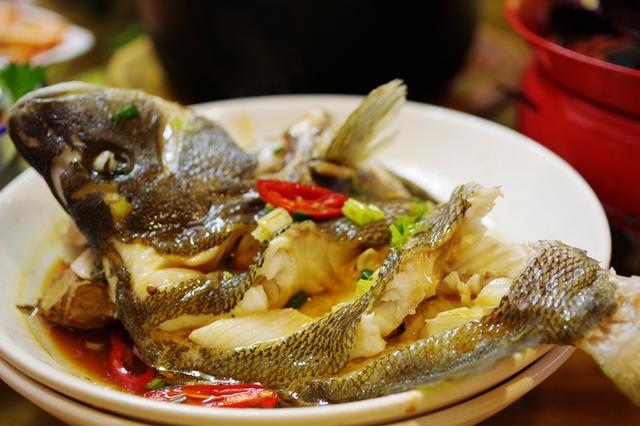 清蒸包公鱼:清蒸的做法美味又营养,肉质爽嫩鲜香味美,频频举筷.