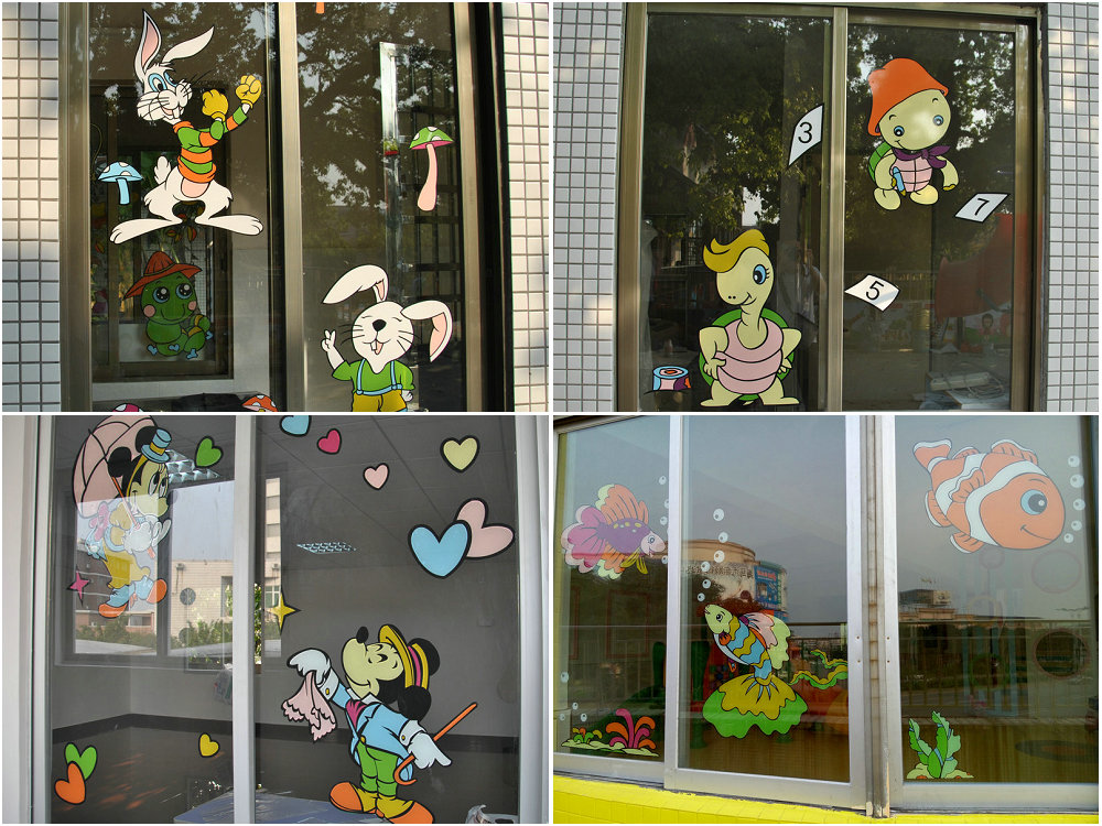 幼儿园的玻璃窗贴实拍图,您喜欢哪个卡通人物呢?