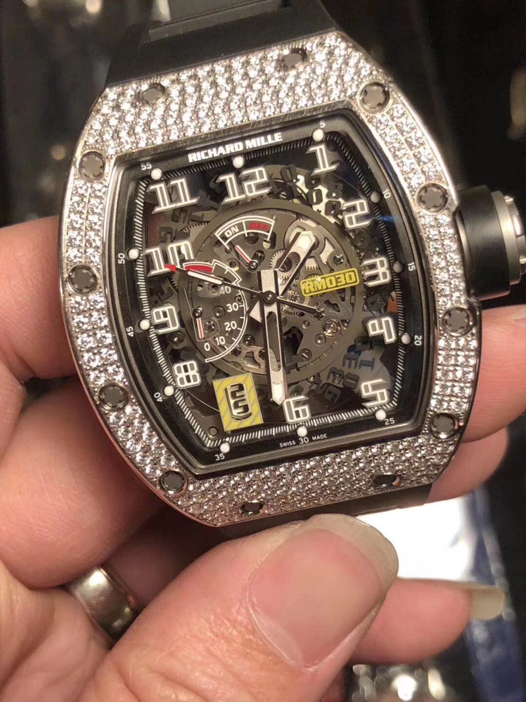 原标题：128万的理查德米勒RM030  60多万就能买到？手表后钻是什么意思？