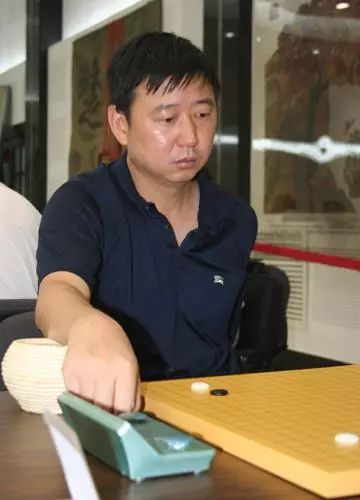 2009年接替马晓春出任中国围棋队总教练.