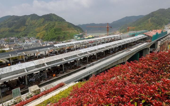 预计今年10月通车建德东在高铁运营之中是一条客运专线铁路,全长287