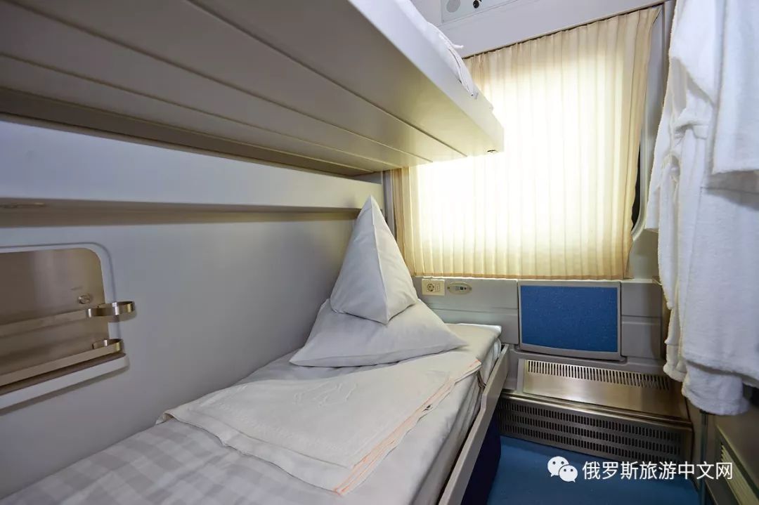 这是为乘客提供高度舒适睡眠的软卧车厢,一节车厢不超过9个单独的