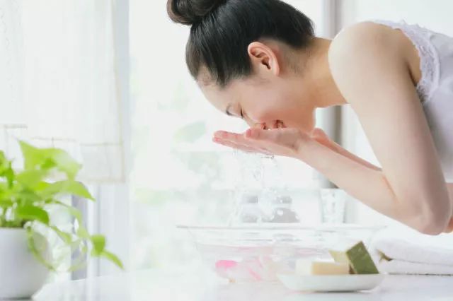 Kết quả hình ảnh cho asian girl washing face