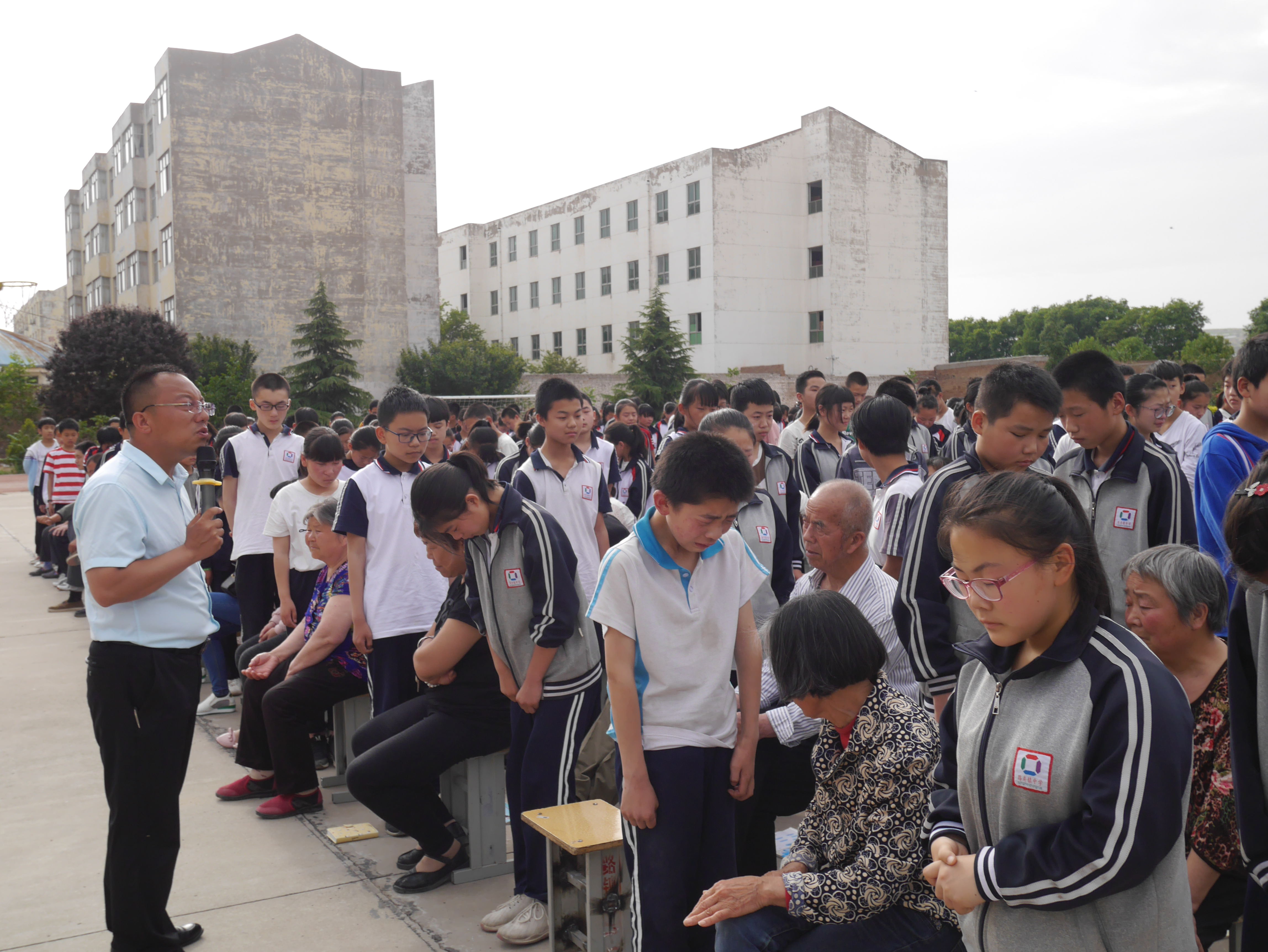 合阳县路井镇中学举行感恩励志教育大会