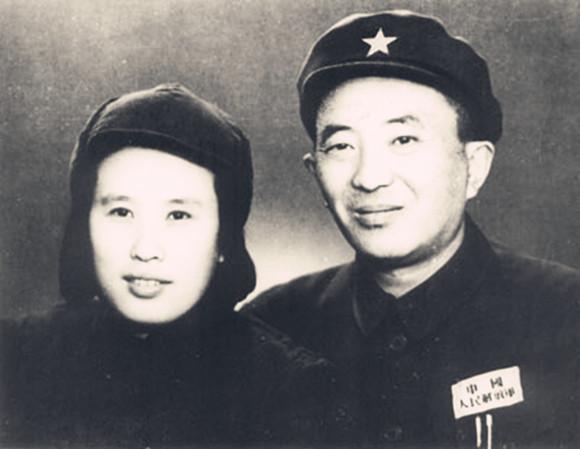 正文  伟涛,是一位伟大的无产阶级革命者,1923年出生,1942年与萧劲光