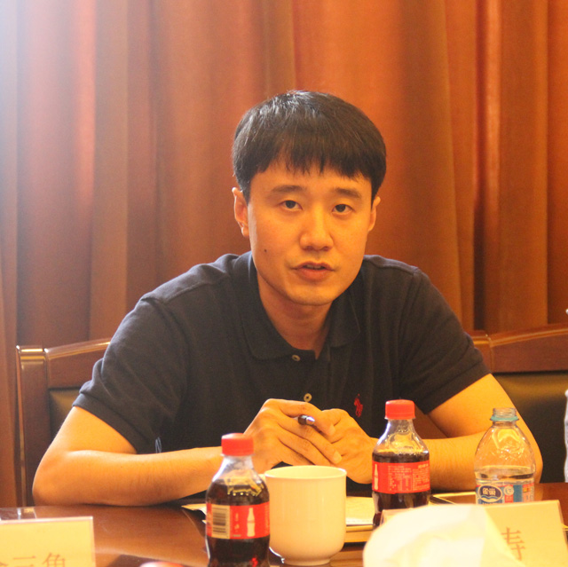 无锡市建材行业协会秘书长王涛发表讲话