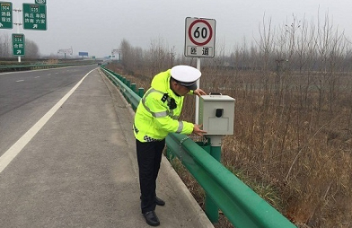 这也是大家特别痛恨高速逆行,龟速占道,超车道停车,应急车道超车之类