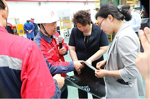 山东诸城市委副书记,市长刘峰梅调研青岛东方雨虹