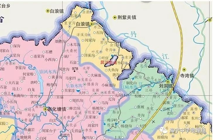 石槽沟村隶属于河南省淅川县荆紫关镇,位于湖北省十堰市郧阳区白浪镇