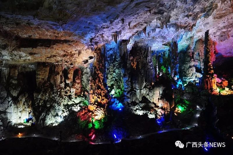 凤山县 凤山位于广西三大国际旅游目的地之一的巴马长寿养生国际旅游