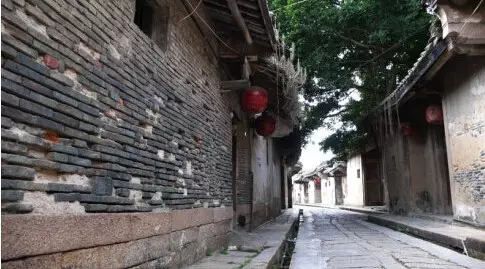 地址:护堤公路往汕头方向,过江东大桥后再继续往前大约3公里即到. 古