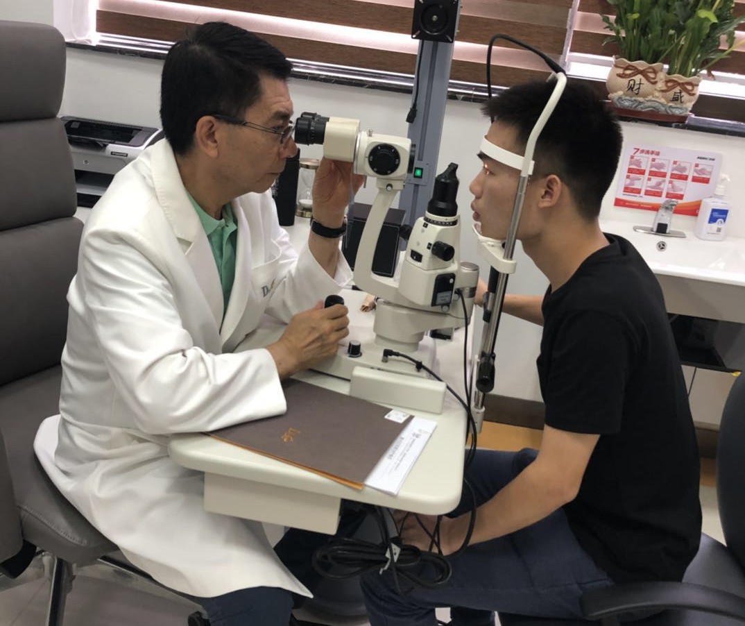 近视手术那么成熟,为什么还是有很多医生戴着眼镜?