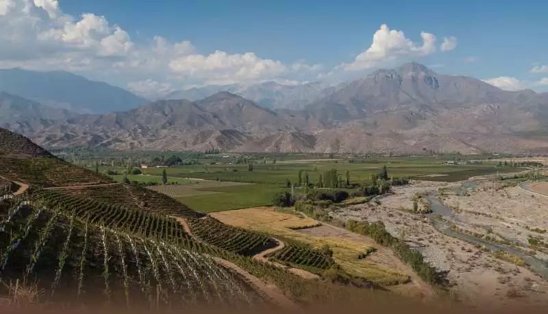 分别是:麦坡山谷(maipo valley),兰佩谷(rapel valley,又称"拉佩尔谷"