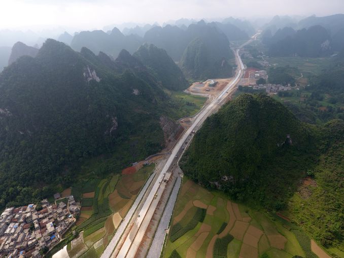 中越边境靖西至龙邦高速公路有望年底通车.