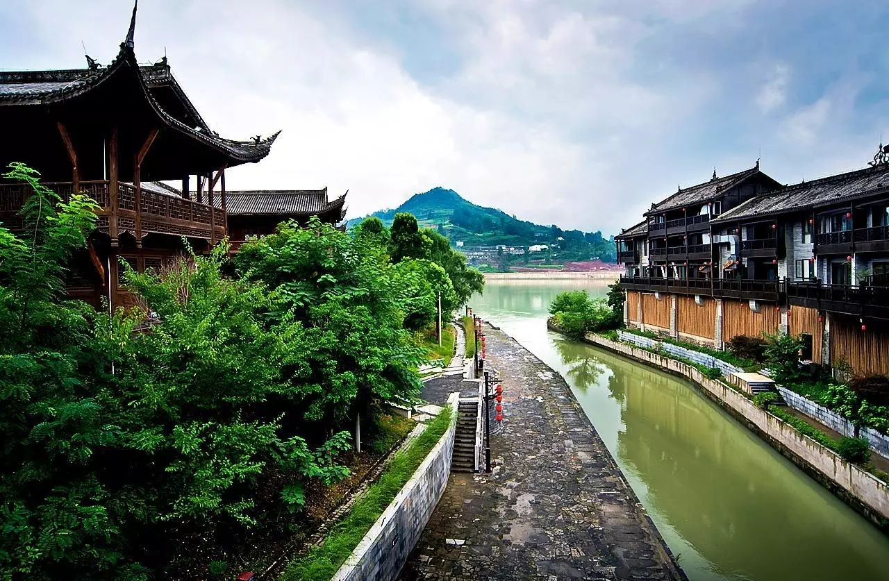 在重庆 有一个中国最美古镇 在重庆 有一个"渝东南第一门" 边城的发生