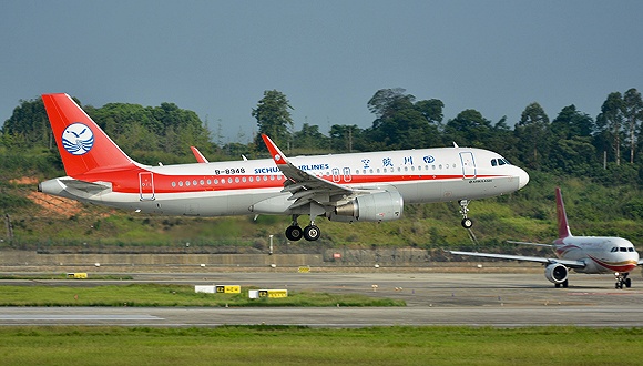5月14日,四川航空从重庆飞往拉萨的3u8633航班,在飞行途中驾驶舱右座