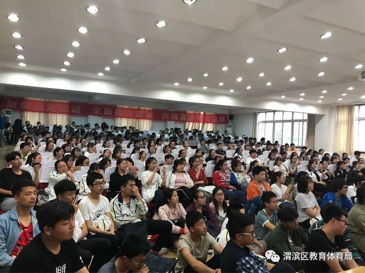 中央美术学院周树刘斌老师一行来姜城中学做专业学术交流