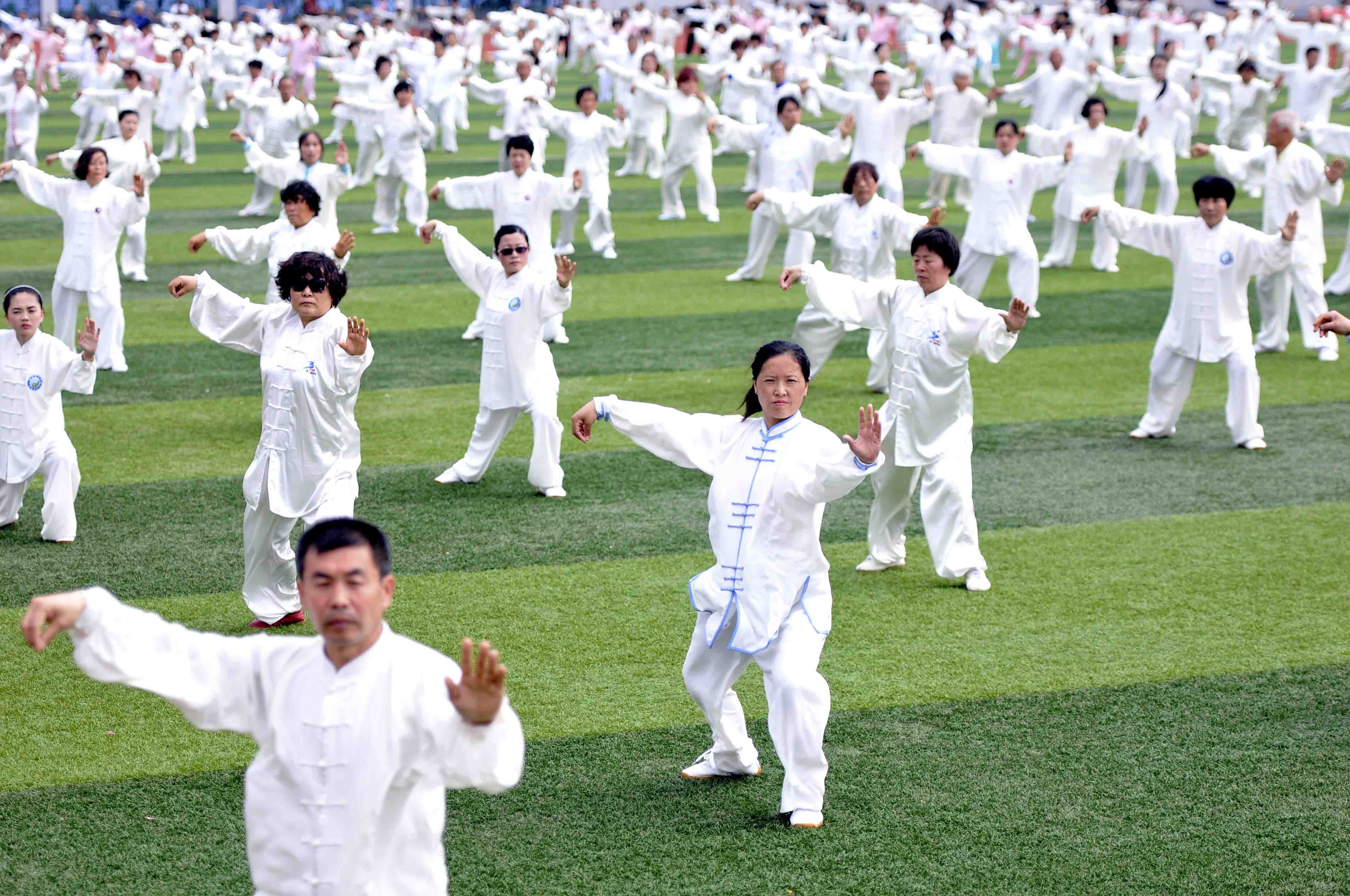 山东郯城:千人舞太极(航拍组图)