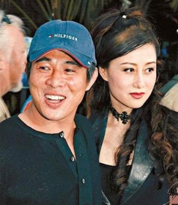 李连杰近照老成80岁他老婆却是逆生长难怪当初抛弃妻子也要追她