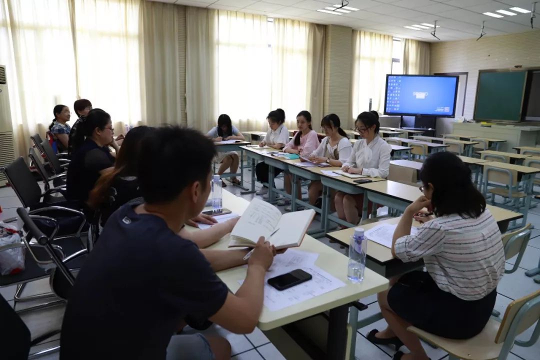 5月17日上午,来自金山区教育学院师训部汪琴红,小学教研室唐连明,张英