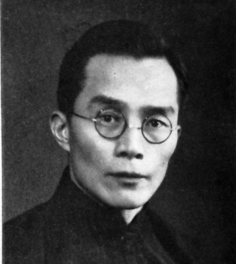 历任清华学校教员,物理系教授,教务长等职,1931—1948年,任清华大学