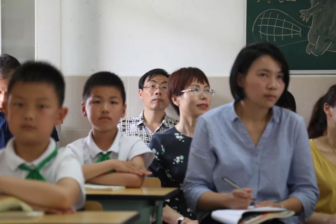 5月17日上午,来自金山区教育学院师训部汪琴红,小学教研室唐连明,张英