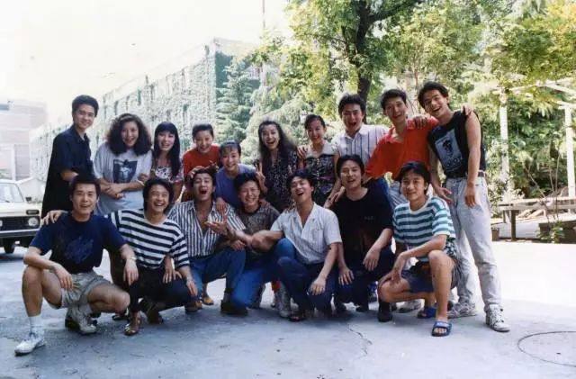 中戏表演系87级30年同学情谊再延续中戏87级△东方卫视《青春同学会》