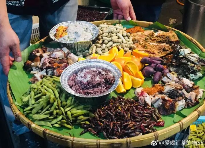 昆明200桌长街宴昨日开席,1800人共享千年佤族美食!