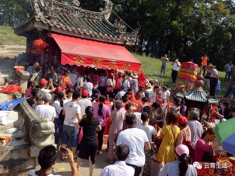 今天是林太师公诞辰,云霄这里人山人海.