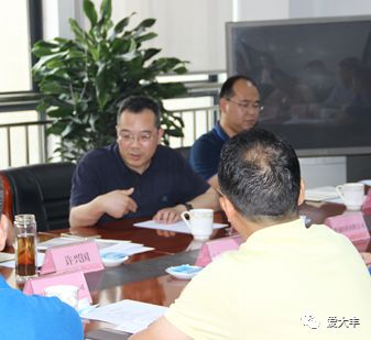 在座谈交流会上,大丰街道党工委书记姚勇首先汇报了大丰医贸行业发展