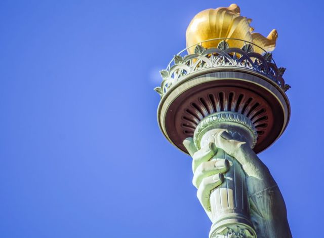 自由女神像火炬里的观景台the statue of liberty"s torch balcony