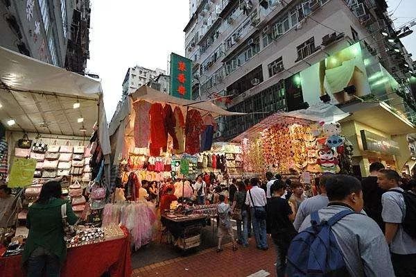 女人街还记得那年热闹非凡的女人街,桂花飘香的七桂塘,满是涂鸦墙的