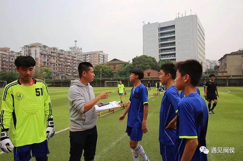 体育 正文  十几年前他从闽侯县实验中学这片球场走出,现如今成为一名