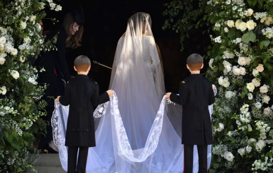 纪梵希的婚纱_赫本婚纱纪梵希(3)