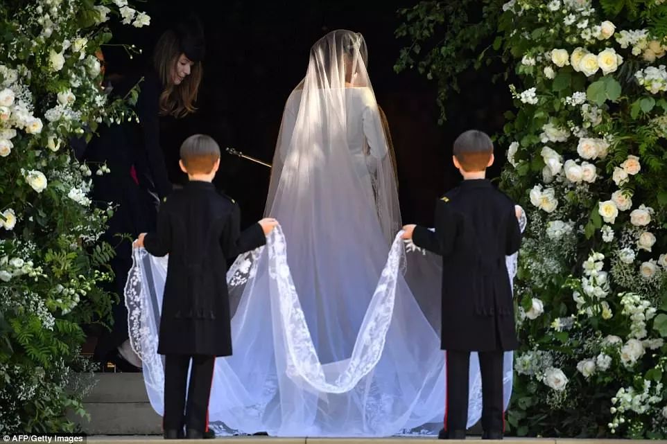 纪梵希的婚纱_纪梵希高定婚纱