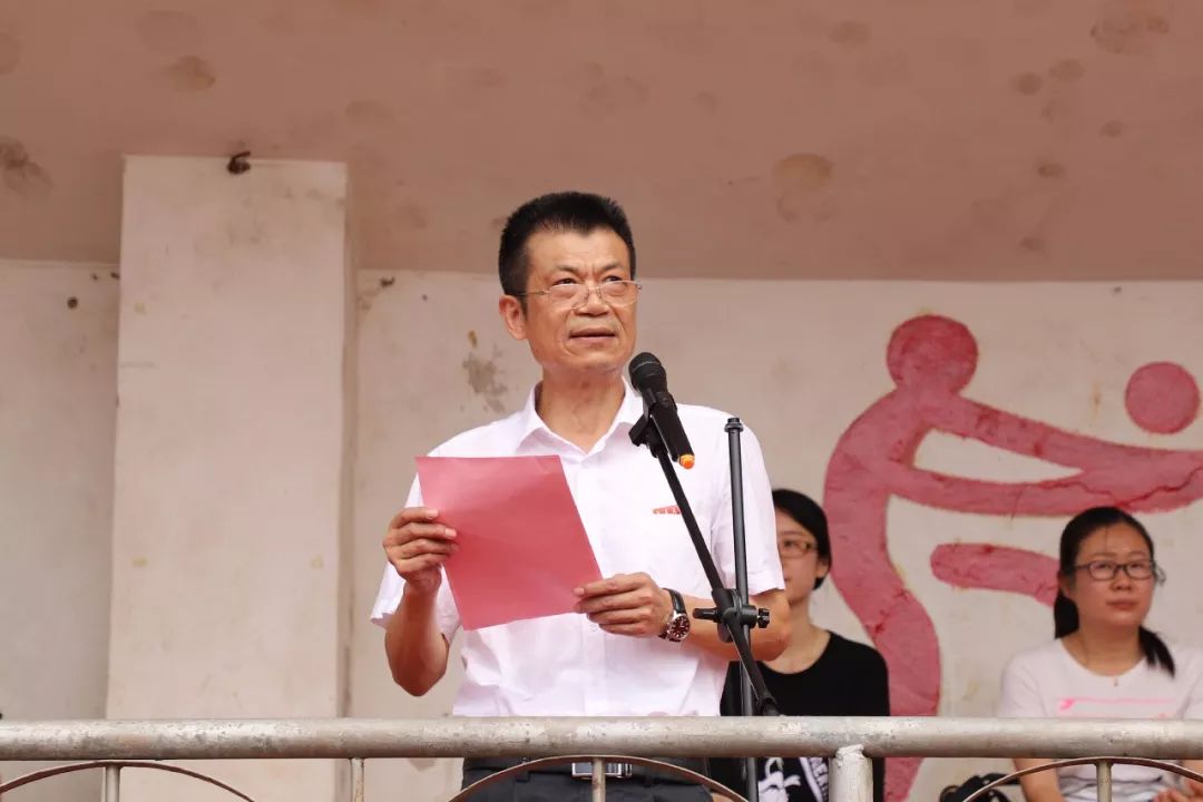 校团委书记兰莉芸,院领导,院中心组成员,各系辅导员和全院学生参加了