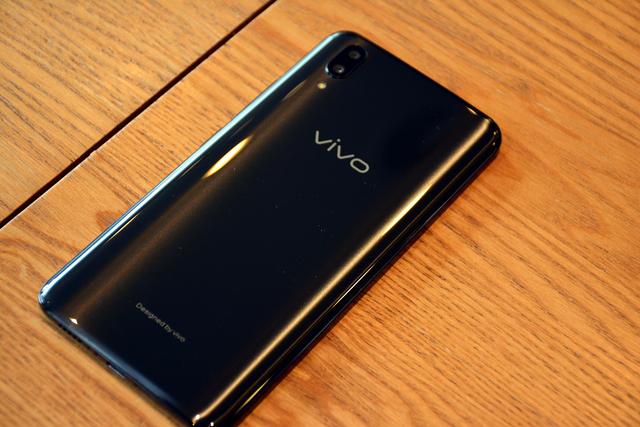 vivo x21搭载屏下指纹,性能流畅,你喜欢吗?