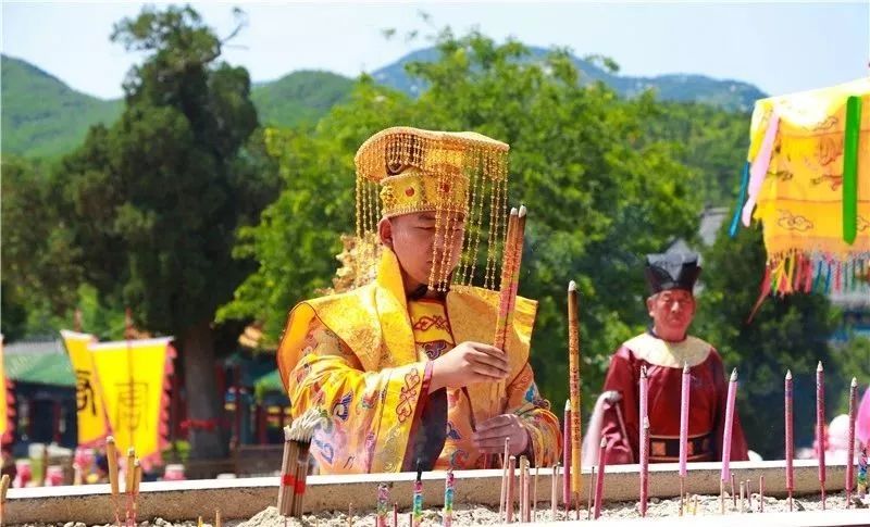 跟随唐王登山祈福 东镇庙如您所愿