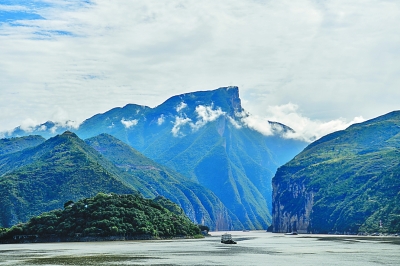 长江三峡瞿塘峡峡口的夔门.新华社记者 刘潺摄