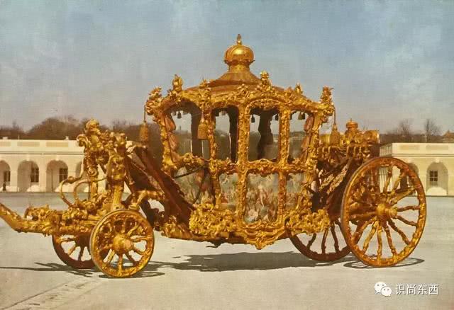 从华丽程度来看,跟这些华丽丽的洛可可风的欧洲皇室的马车真是