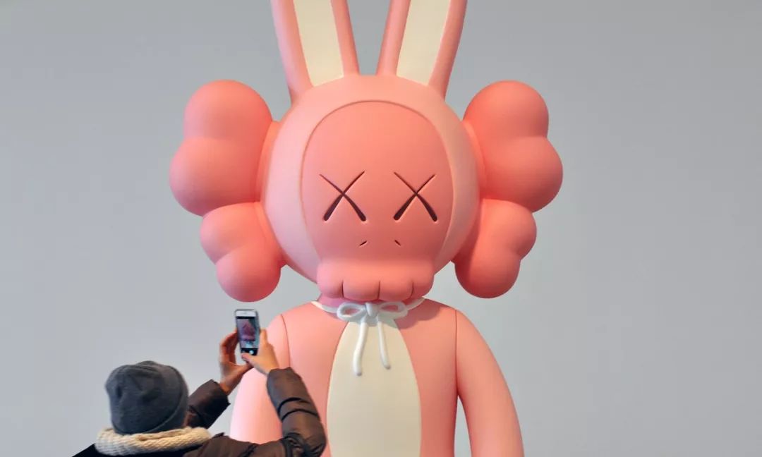 kaws 现在做的是艺术还是商业?