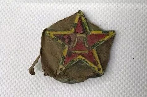 志愿军烈士遗物,50版陆军帽徽
