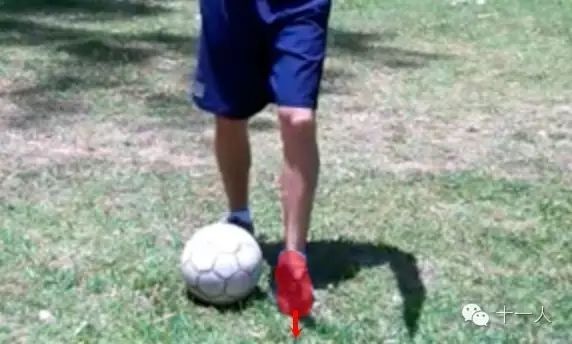 足球长传球脚法图解:足球基础:脚内侧传球都应该知道哪些细节?